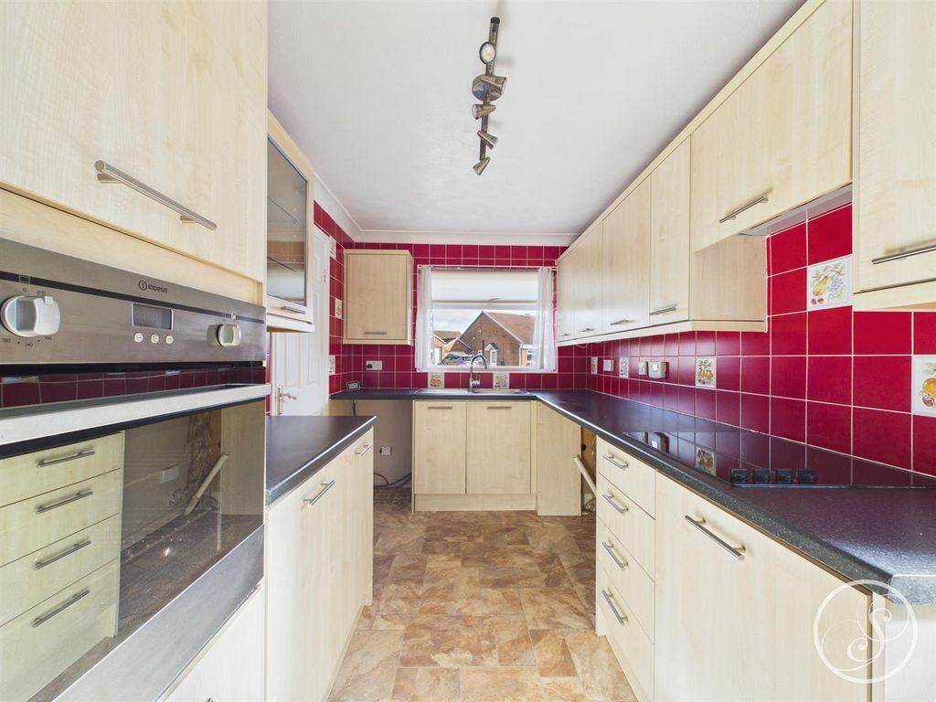 Property photo 2 of 17 Kitchen