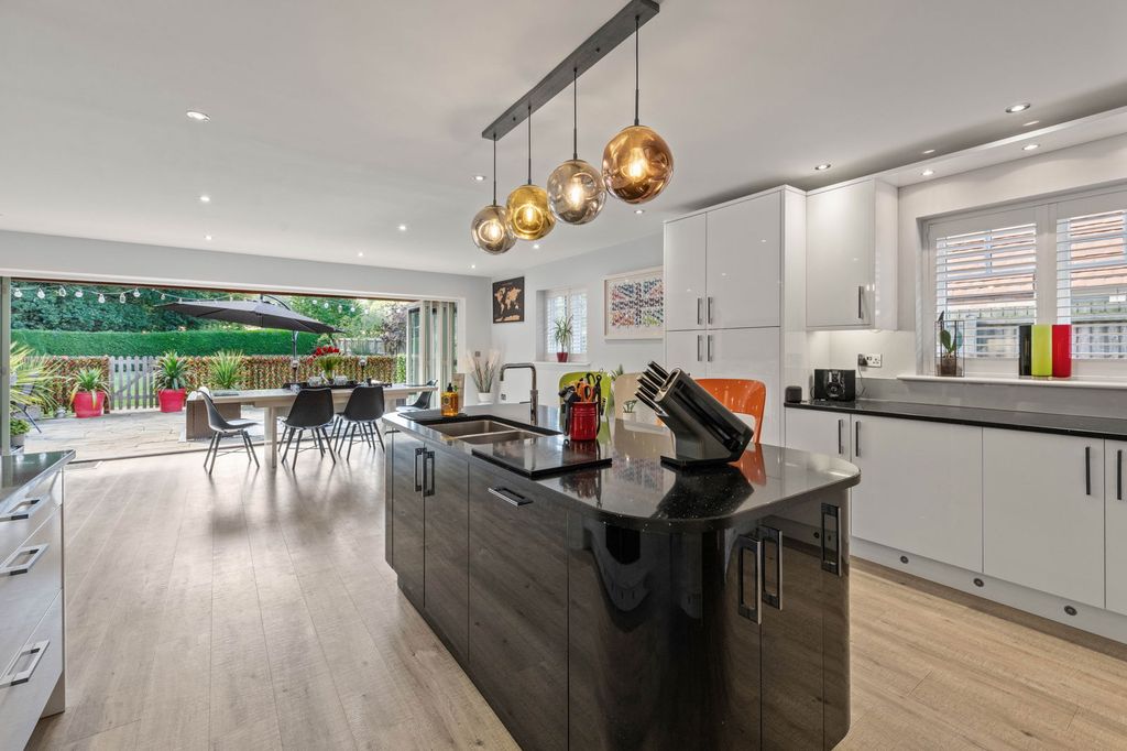 Property photo 3 of 42