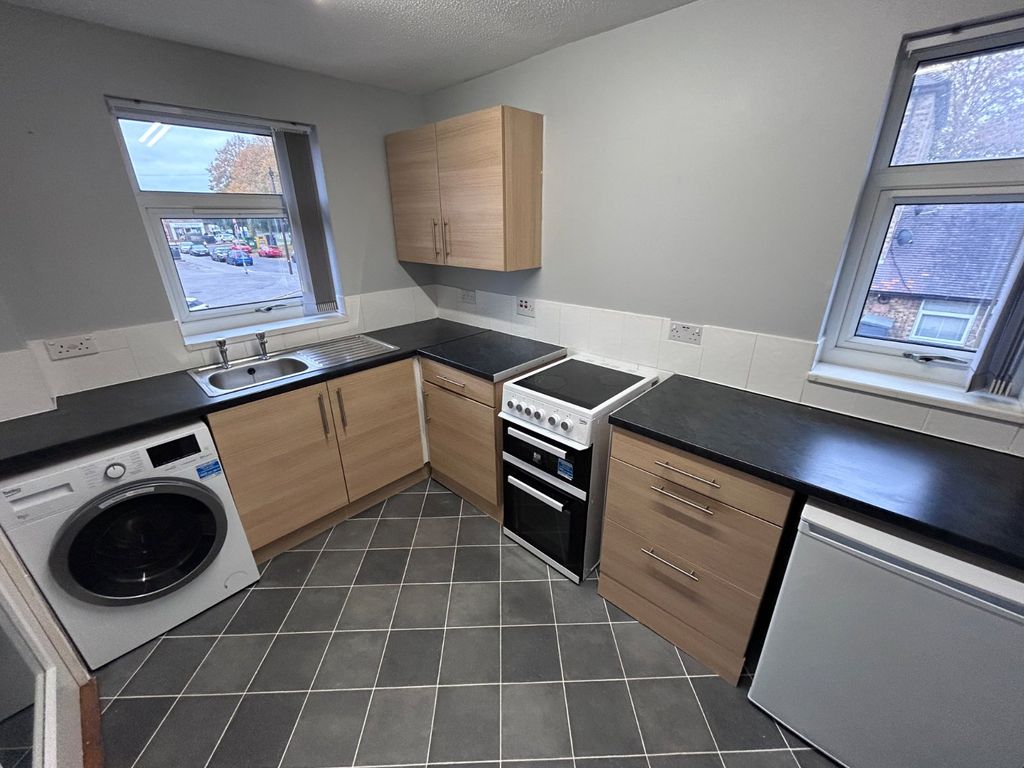 Property photo 3 of 6 Kitchen
