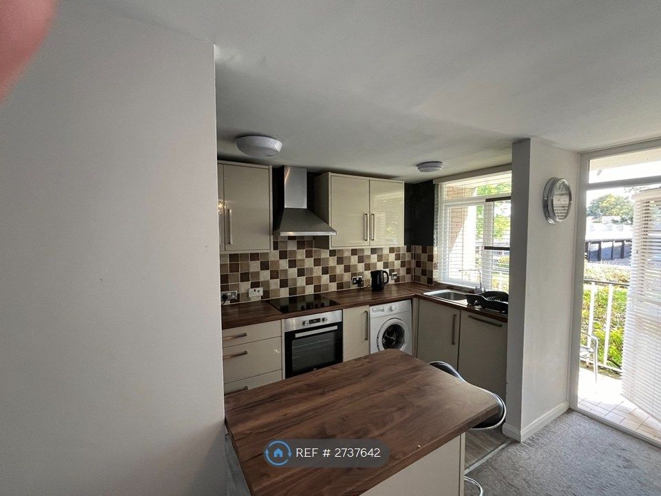 Property photo 3 of 20 Kitchen