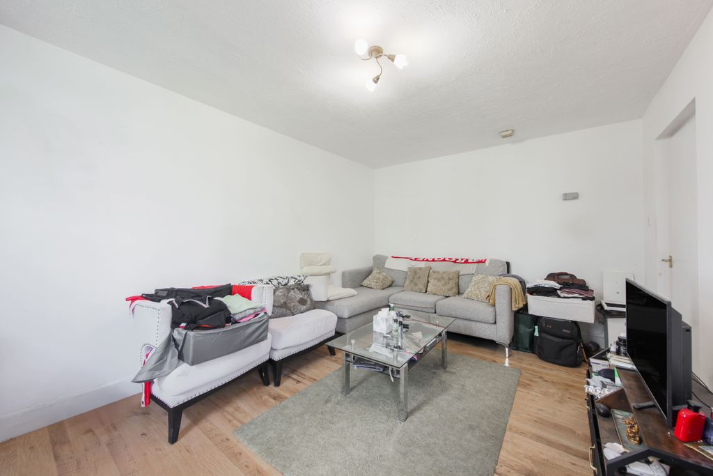 Property photo 2 of 6 Flat 2, 202 Kensington Church Street - 2H9Uvy4Pl30Gv6Gvz2O2.Jpg