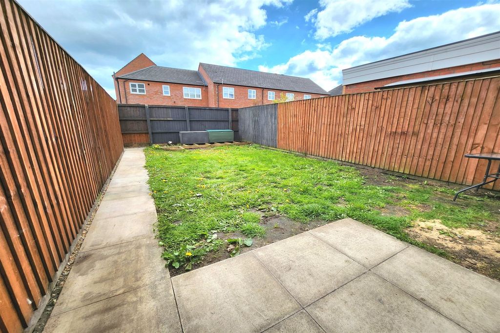 Property photo 2 of 14 Garden
