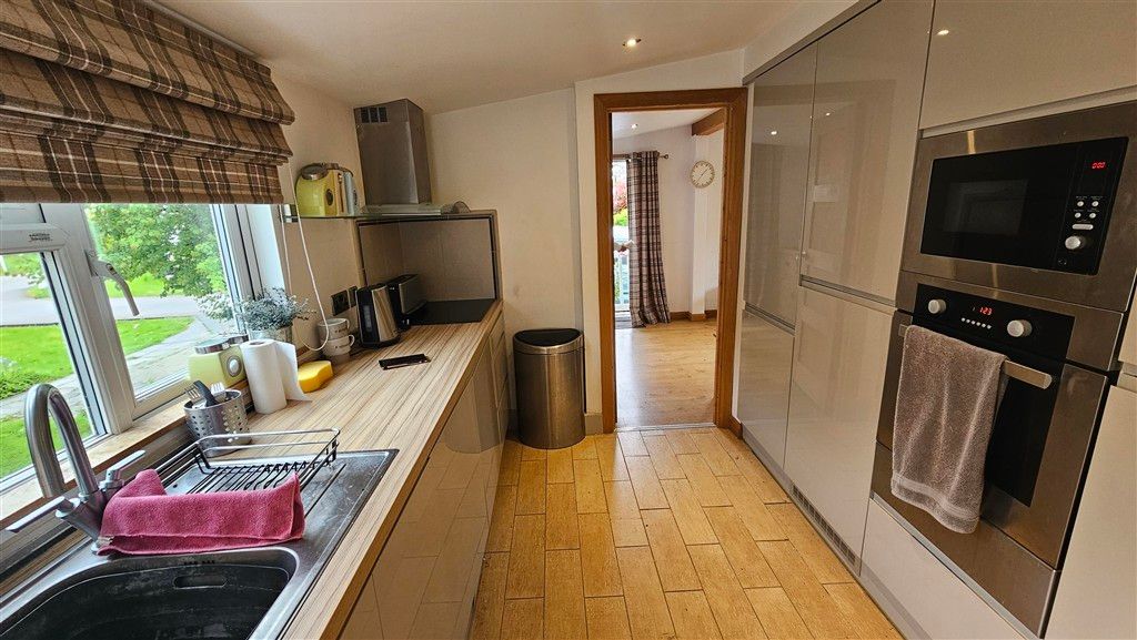 Property photo 3 of 9 Kitchen