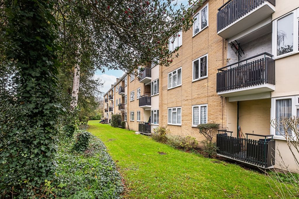 Property photo 2 of 5 5-Chilton-Court-013