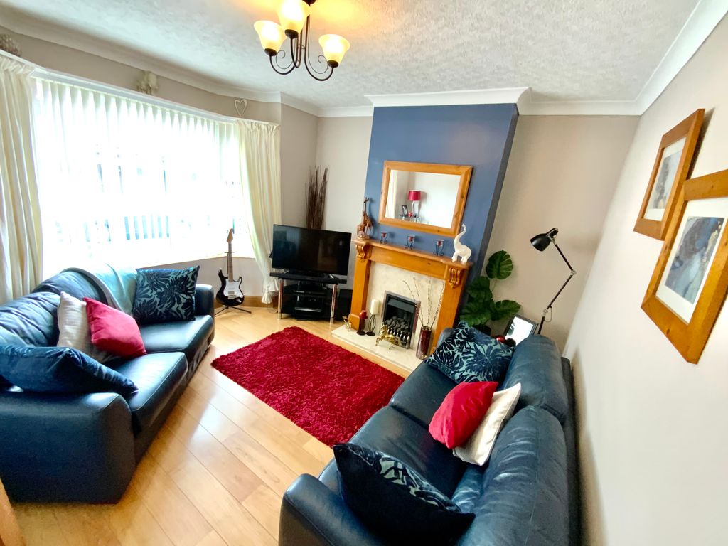 Property photo 3 of 20 Lounge