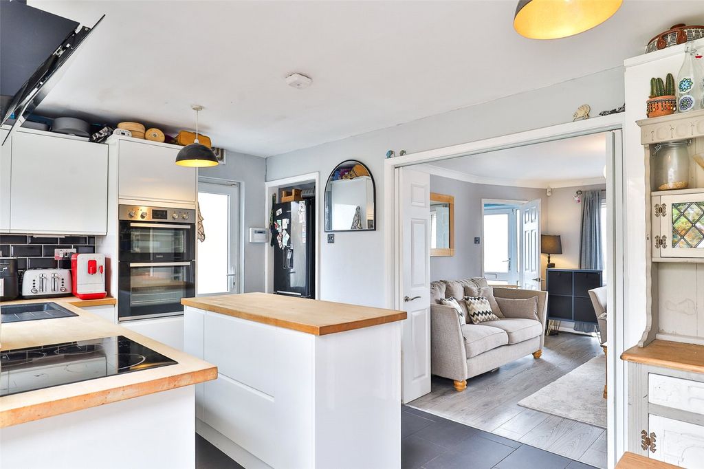 Property photo 3 of 15 Picture No. 13