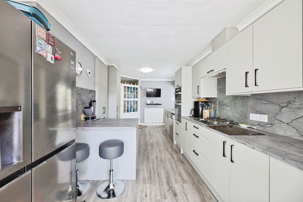 Property photo 2 of 20 Kitchen