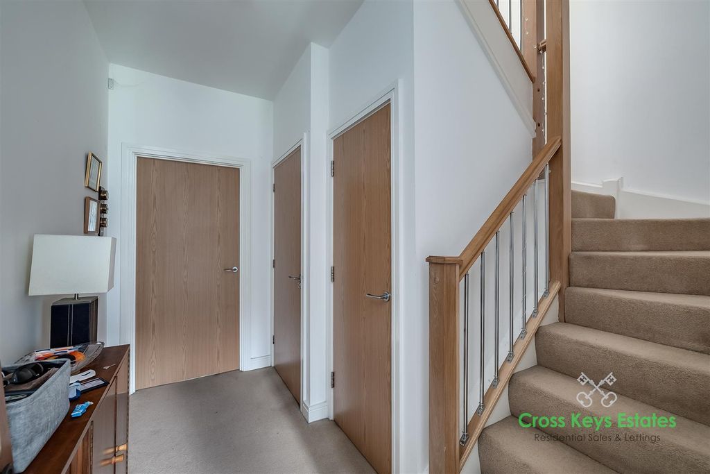 Property photo 2 of 23 Entrance Hall
