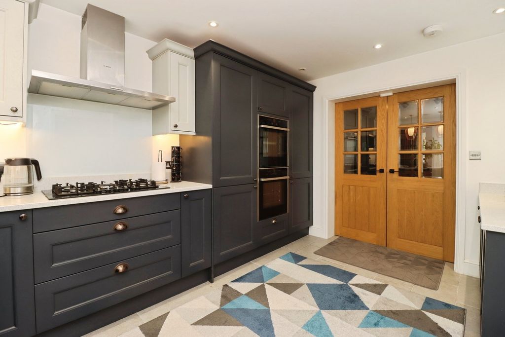 Additional image 6 of 4 bed semi-detached house for saleKingsley Avenue, Kettering NN16