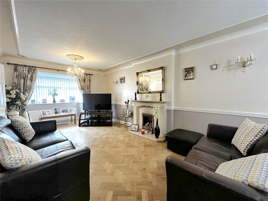 Property photo 2 of 33 Picture No. 28