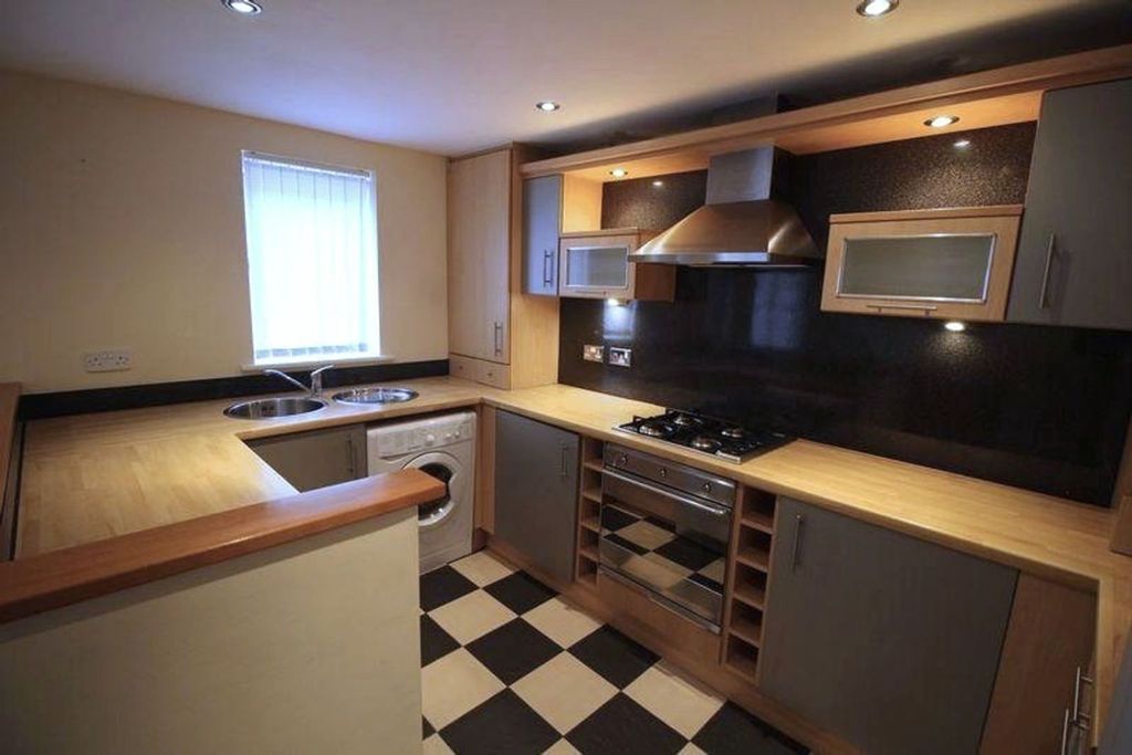 Property photo 2 of 8