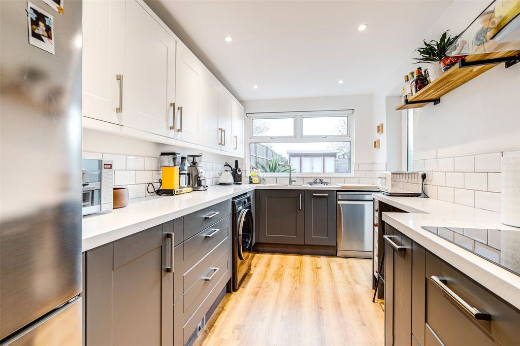 Property photo 2 of 17 Picture No. 11