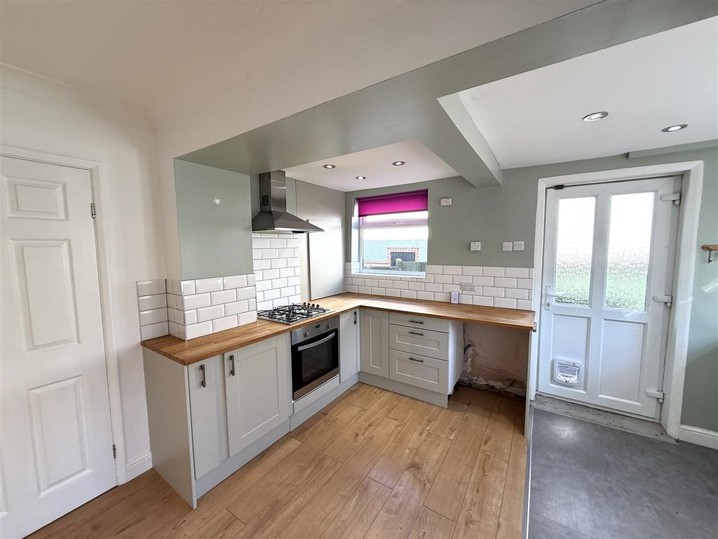 Property photo 2 of 14 Pond Road 13.Jpg