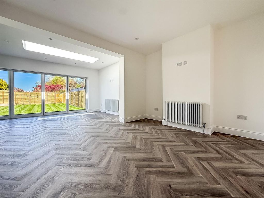 Property photo 2 of 16 15De8713-Cae3-42B0-Bc16-396Ebc845d86.Jpg