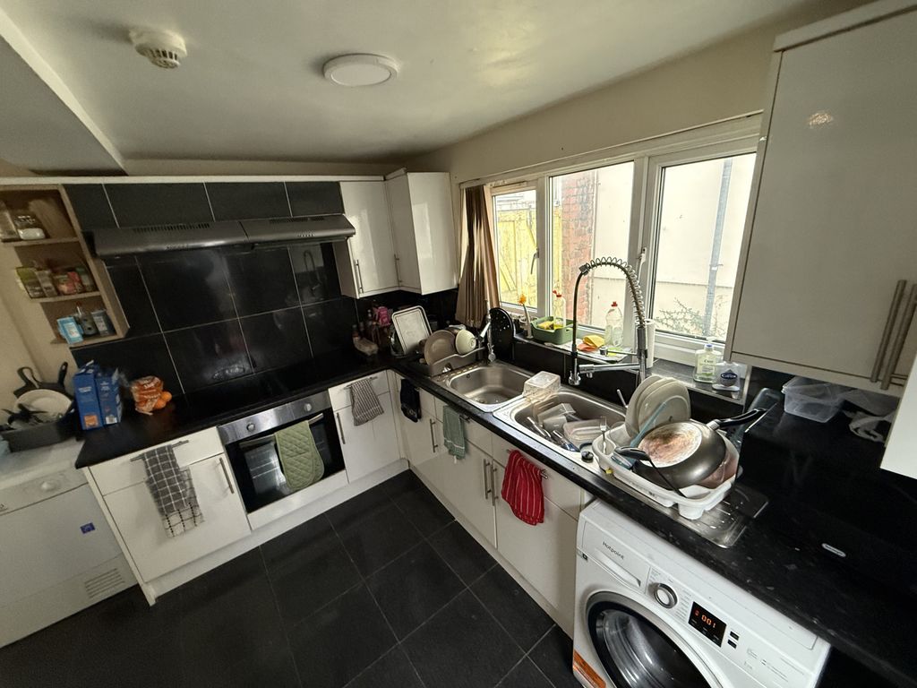 Property photo 3 of 17 Gallery