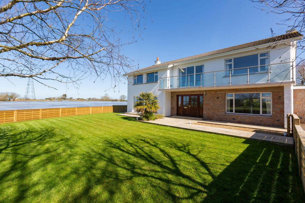 Property photo 1 of 52