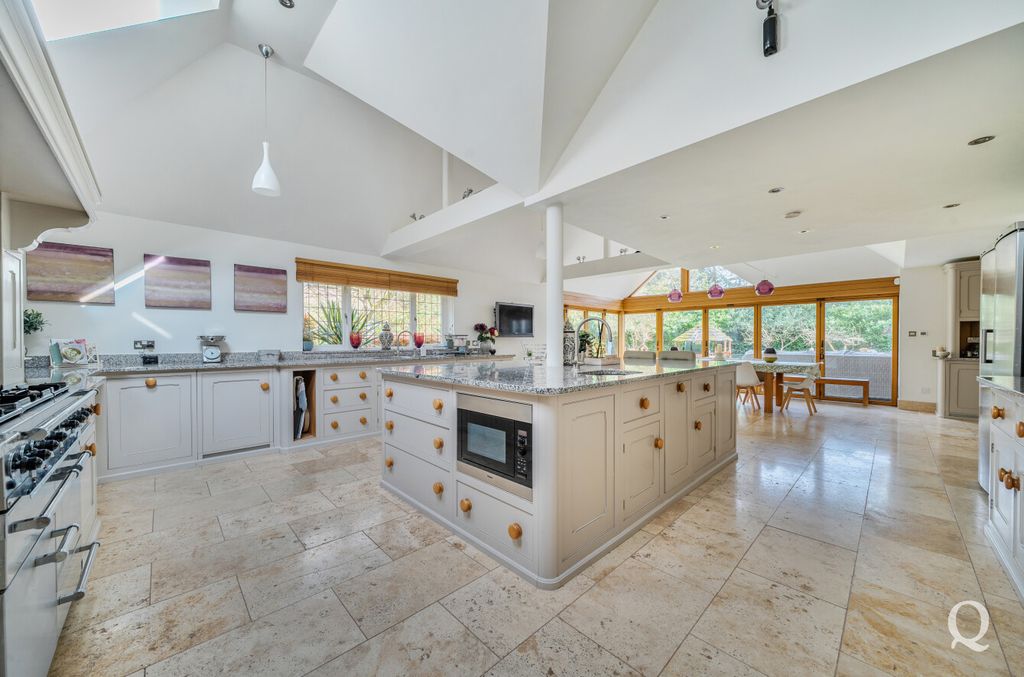 Property photo 3 of 50 B7870466-4272-46F...