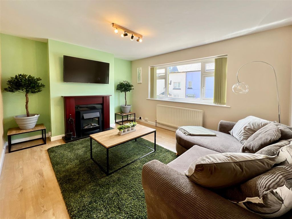 Property photo 2 of 11 Flat 1 Garrow Court 2.Jpg