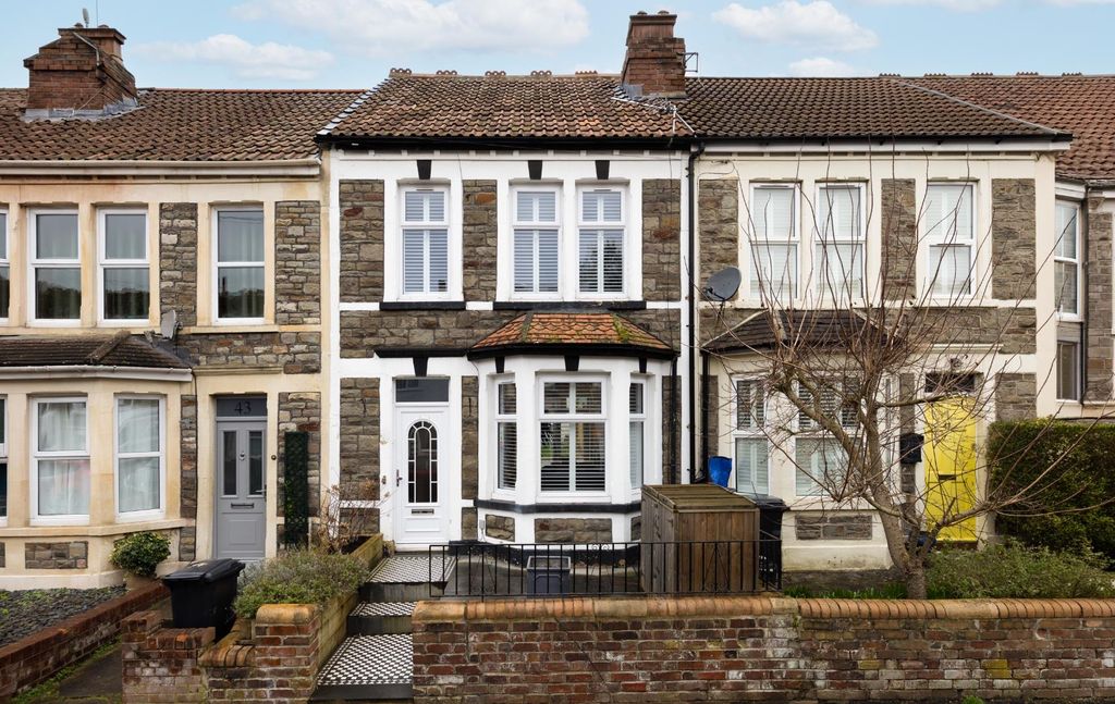 Property photo 2 of 28 45 Pendennis Place, Bs4 4Jl-1.Jpg