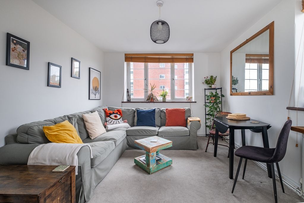 Property photo 1 of 18 10-Embassy-Court-013