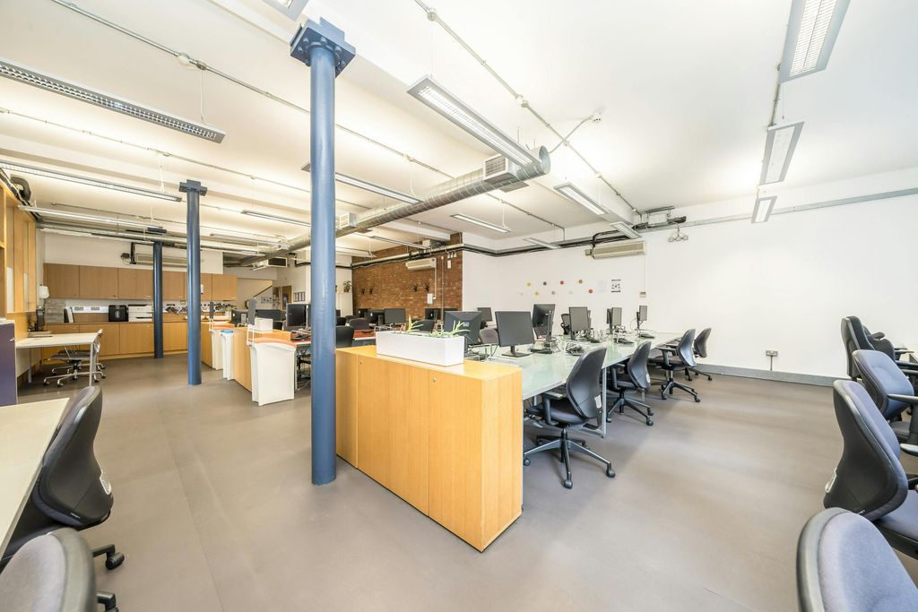 Property photo 2 of 9 170172 Tower Bridge Road Ground Floor Internal 2.Jpg