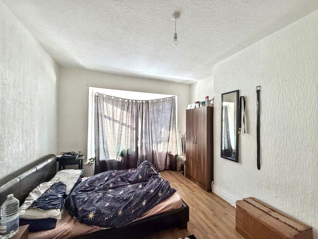 Property photo 3 of 5