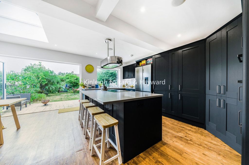 Property photo 2 of 22 Picture No. 14