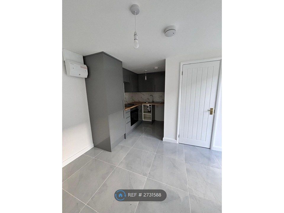 Property photo 2 of 11 Kitchen