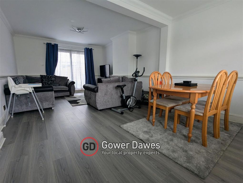 Property photo 2 of 13 Lounge