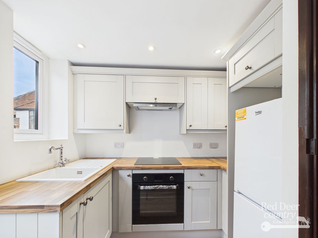Property photo 3 of 9 Kitchen
