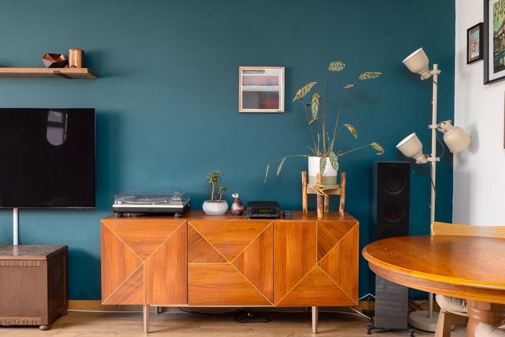 Property photo 3 of 21 135 Wootton Road-10.Jpg