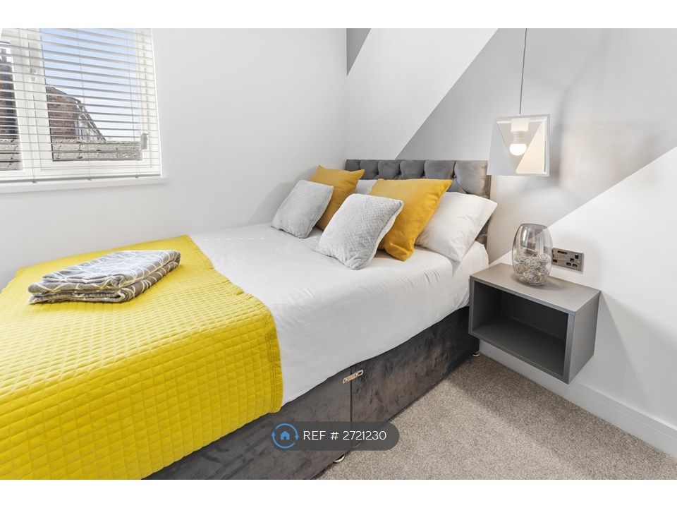 Property photo 3 of 8 Bedroom