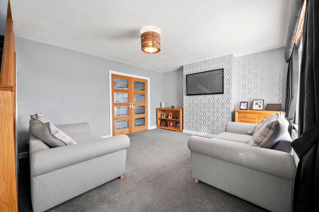 Property photo 3 of 32