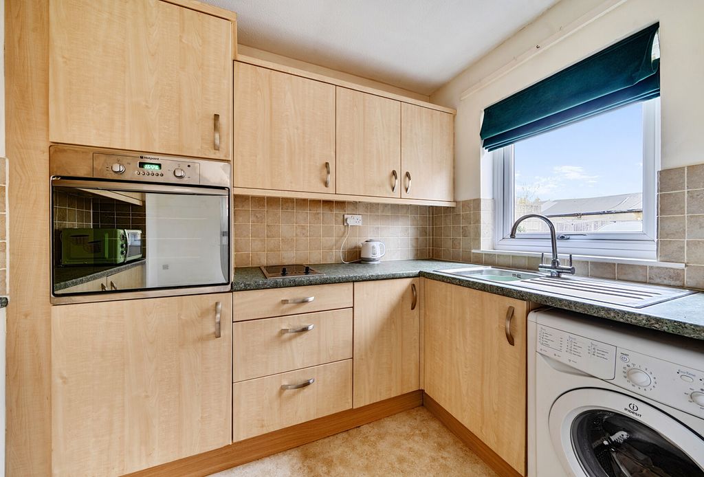 Property photo 3 of 8 Kitchen