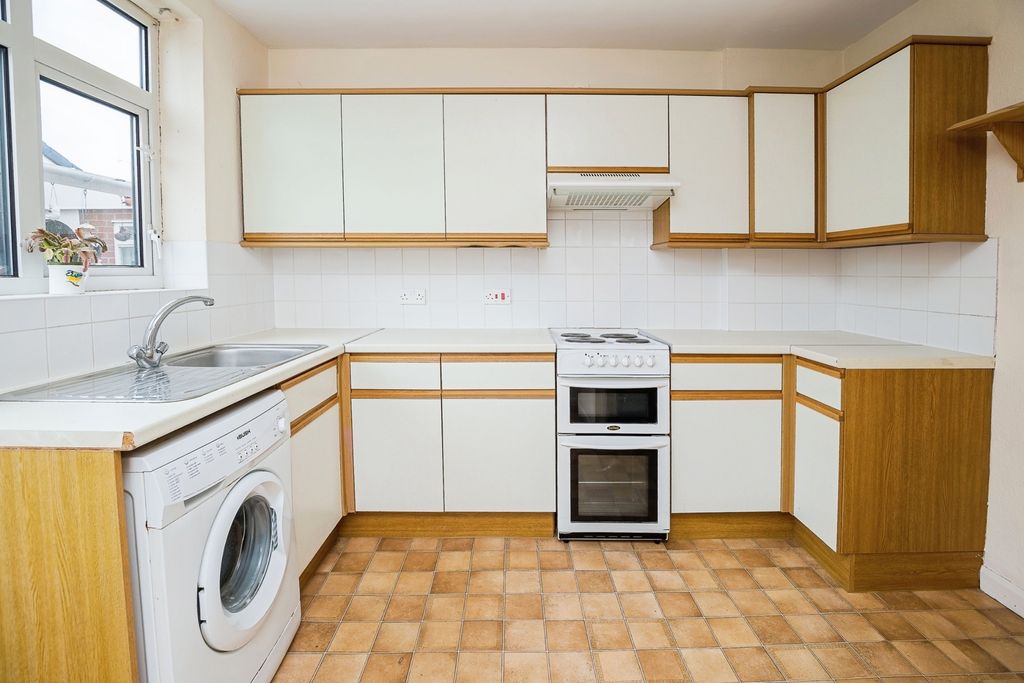 Property photo 3 of 12 Breakfast Kitchen