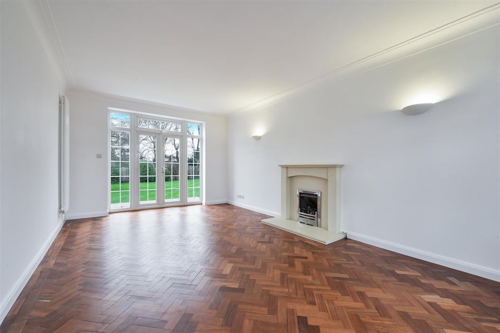 Property photo 3 of 39 Dorling Drive