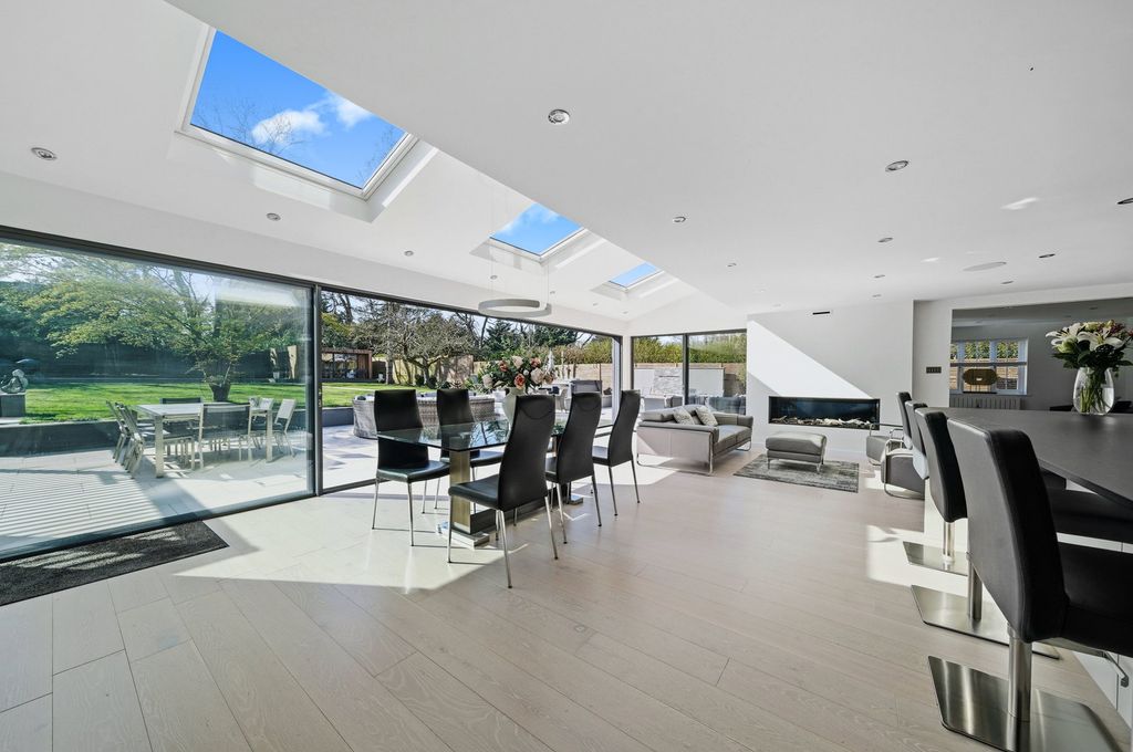 Property photo 2 of 26