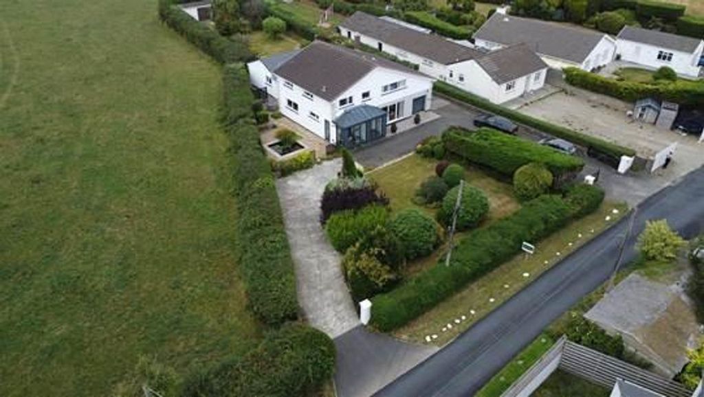 Property photo 3 of 53 Ty Gwyn.Jpg