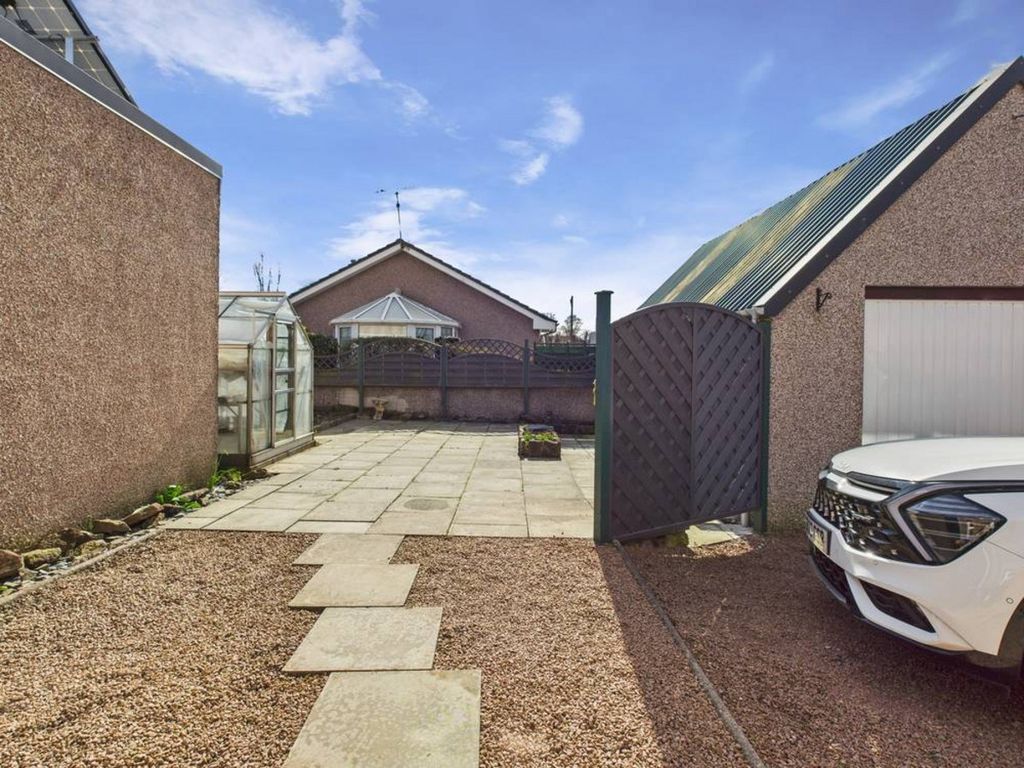 Property photo 2 of 23