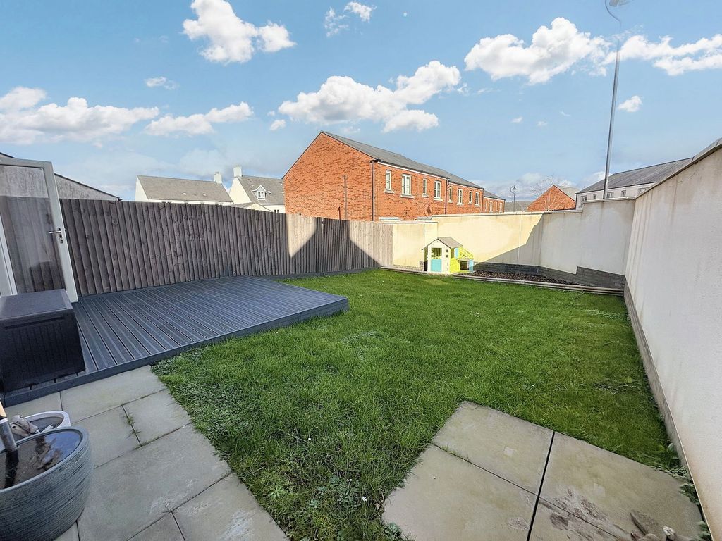 Property photo 2 of 28