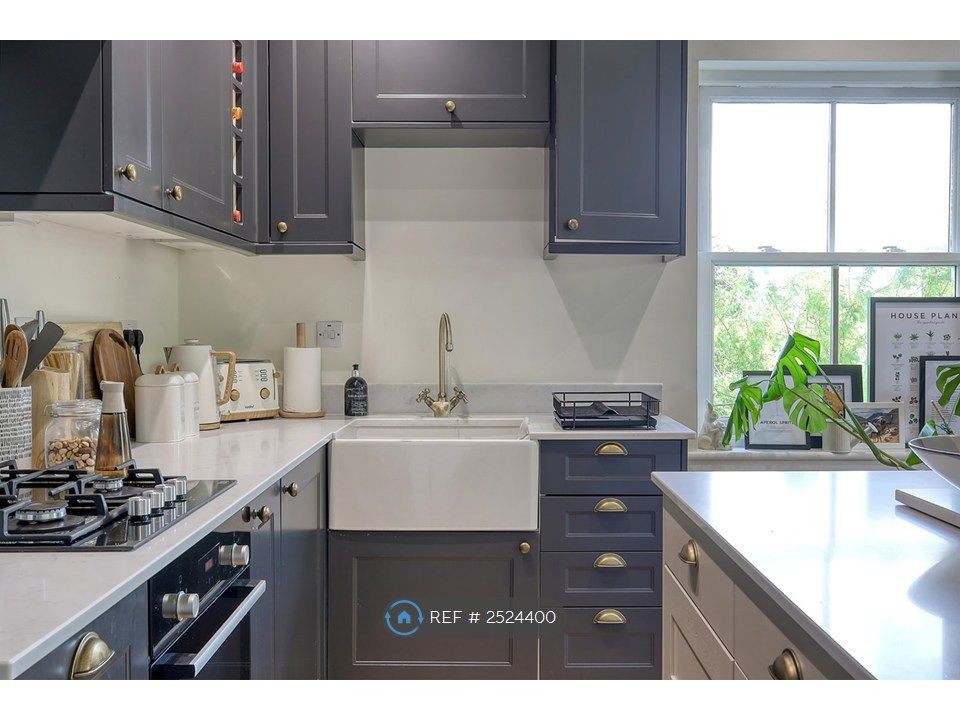 Property photo 3 of 15 Kitchen