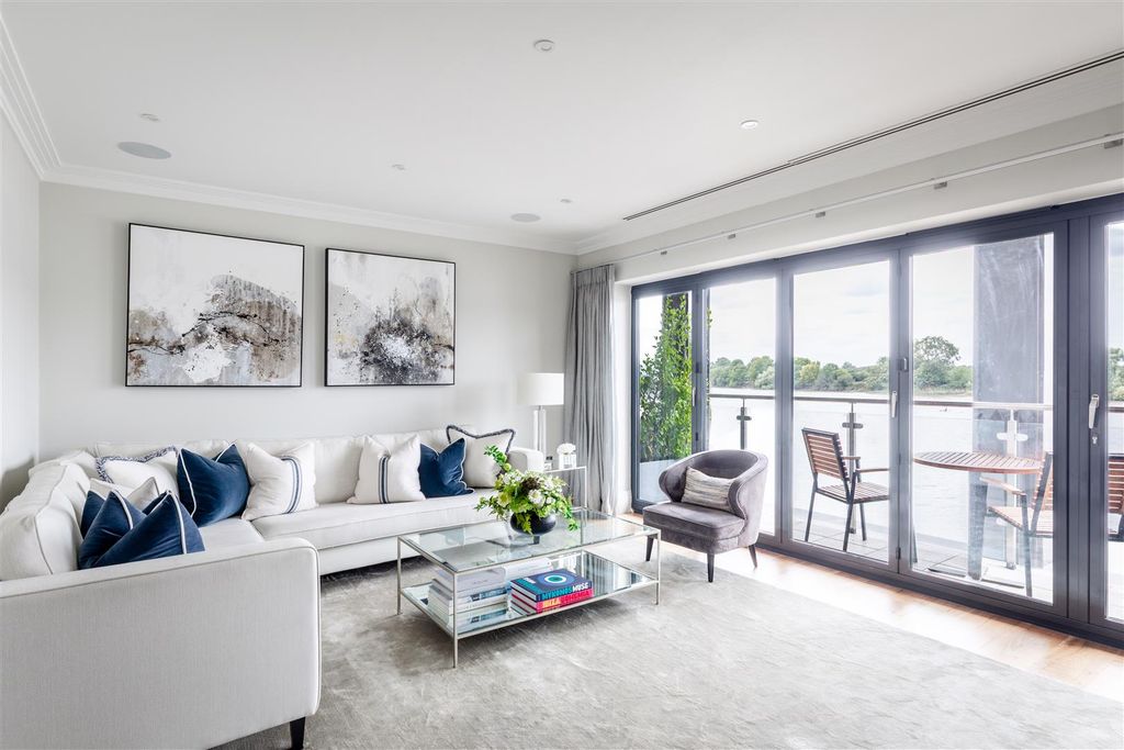 Property photo 2 of 25 Oxbridge Terrace-14.Jpg