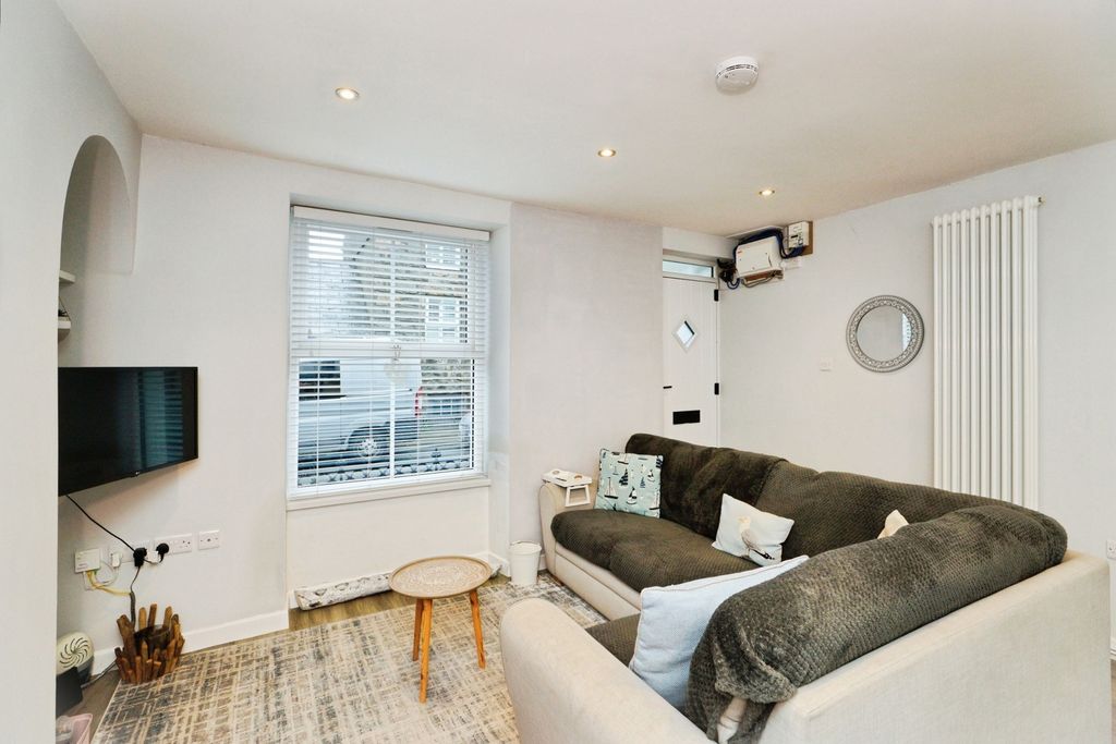 Property photo 3 of 21 Pbox-Img.Jpg