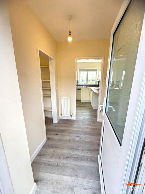 Property photo 3 of 26 Entrance 