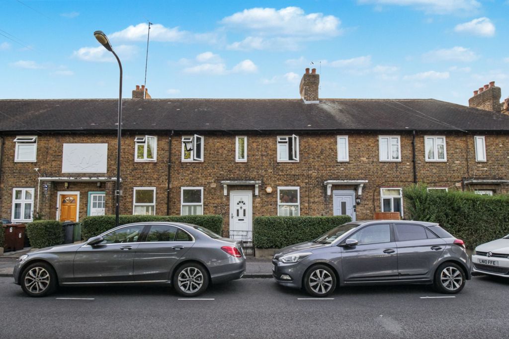 Property photo 1 of 12 12 Wigton Road, Walthamstow, London E17 5Hu