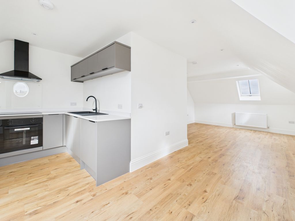 Property photo 3 of 8 Cam04938G0-Pr0320-Still005