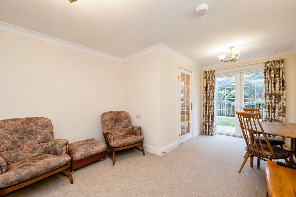Property photo 3 of 11 Lounge