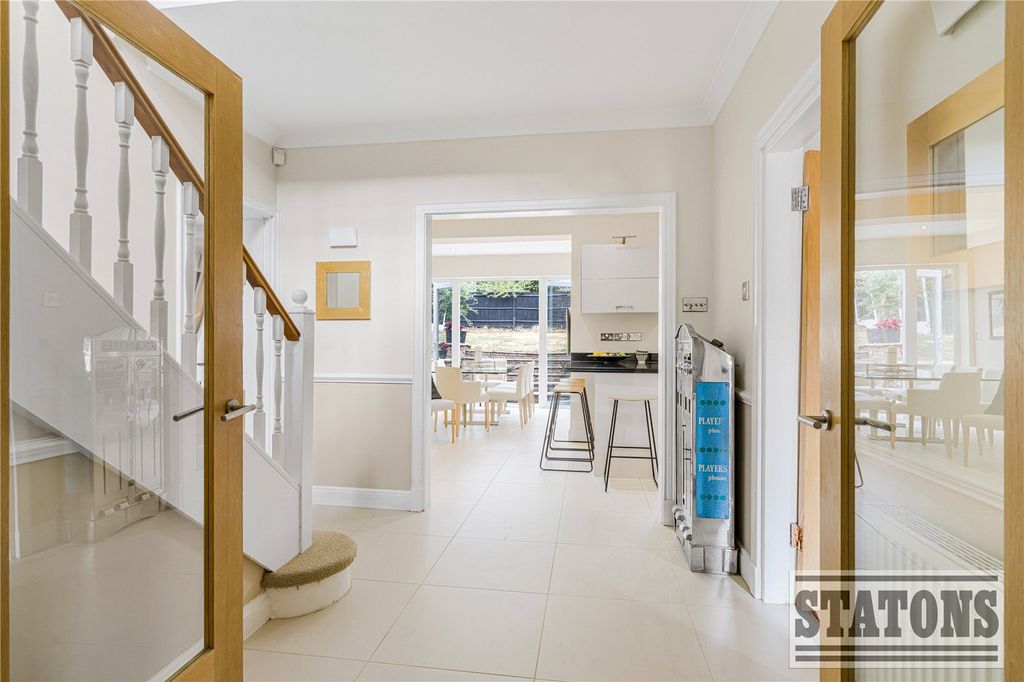 Property photo 3 of 33 Picture No. 23