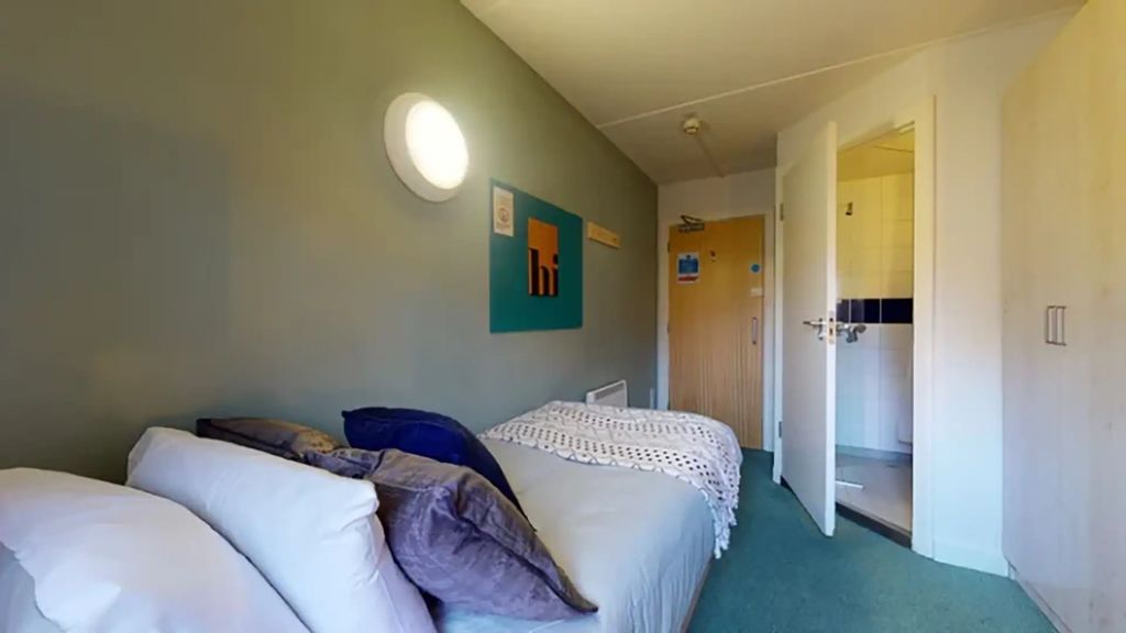 Property photo 1 of 6 Bedroom