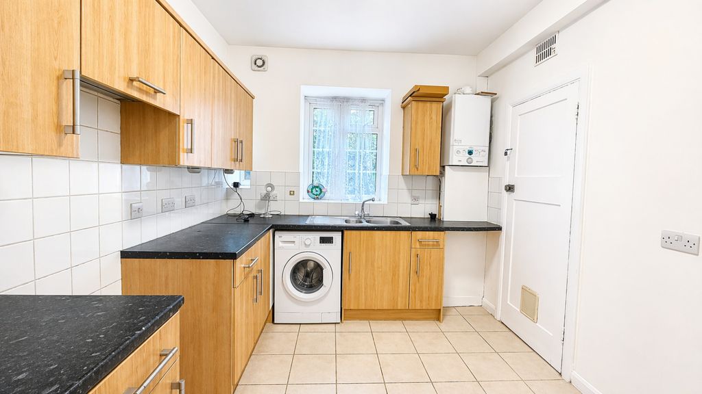 Property photo 3 of 6 Gallery